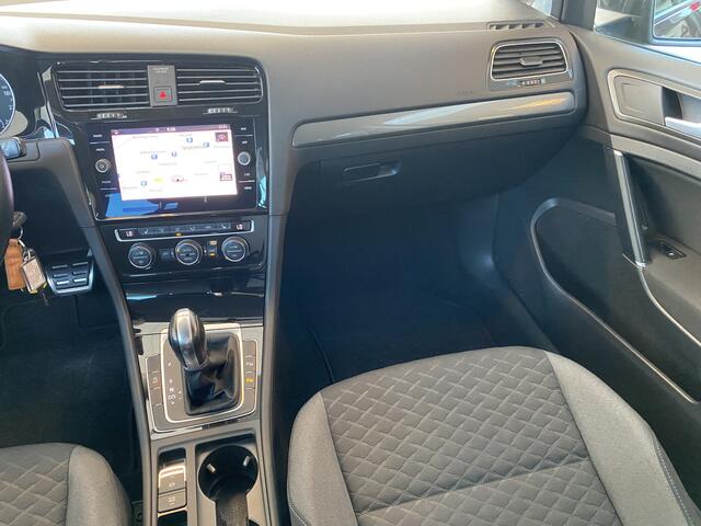 Volkswagen GOLF 1.5 TSI Highline,Automaat,Navigatie,Parkeerassistent,Climate&Cruisecontrol Adaptief,Spraakbediening,Comfortstoelen met Stoelverwarming,V&A Sensoren,16 Inch Lmv