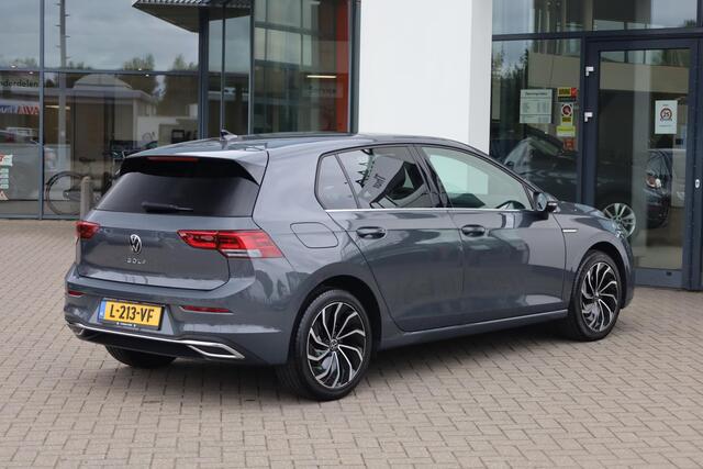Volkswagen GOLF 1.5 TSI Style 130PK / 96kW, Panoramadak, keyless start, navigatie, privacy glas, 17" 'Ventura' LMV, ErgoActive elektrisch verstelbare bestuurdersstoel met geheugen- en massagefunctie, 30 kleurige sfeerverlichting, draadloos Apple Carplay & Android Auto, p