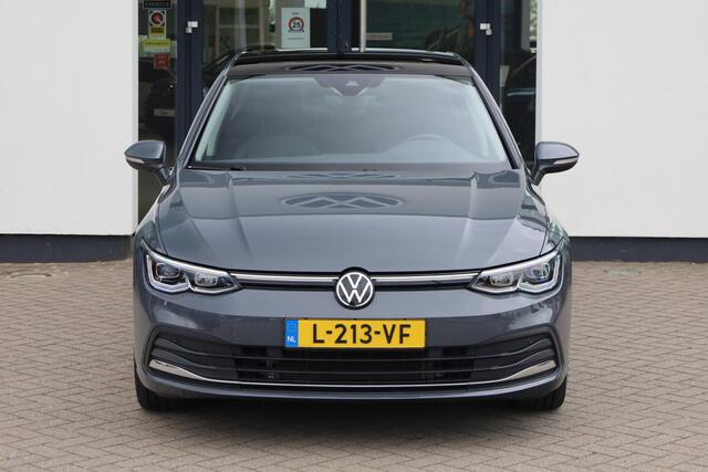 Volkswagen GOLF 1.5 TSI Style 130PK / 96kW, Panoramadak, keyless start, navigatie, privacy glas, 17" 'Ventura' LMV, ErgoActive elektrisch verstelbare bestuurdersstoel met geheugen- en massagefunctie, 30 kleurige sfeerverlichting, draadloos Apple Carplay & Android Auto, p