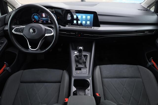 Volkswagen GOLF 1.5 TSI Style 130PK / 96kW, Panoramadak, keyless start, navigatie, privacy glas, 17" 'Ventura' LMV, ErgoActive elektrisch verstelbare bestuurdersstoel met geheugen- en massagefunctie, 30 kleurige sfeerverlichting, draadloos Apple Carplay & Android Auto, p