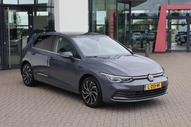 Volkswagen GOLF 1.5 TSI Style 130PK / 96kW, Panoramadak, keyless start, navigatie, privacy glas, 17" 'Ventura' LMV, ErgoActive elektrisch verstelbare bestuurdersstoel met geheugen- en massagefunctie, 30 kleurige sfeerverlichting, draadloos Apple Carplay & Android Auto, p
