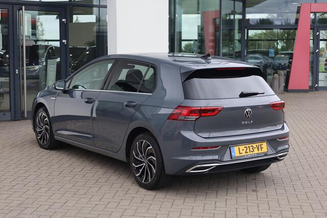 Volkswagen GOLF 1.5 TSI Style 130PK / 96kW, Panoramadak, keyless start, navigatie, privacy glas, 17" 'Ventura' LMV, ErgoActive elektrisch verstelbare bestuurdersstoel met geheugen- en massagefunctie, 30 kleurige sfeerverlichting, draadloos Apple Carplay & Android Auto, p