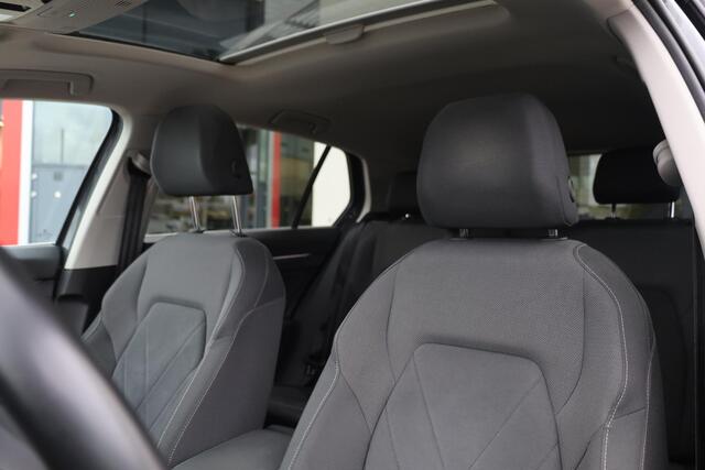 Volkswagen GOLF 1.5 TSI Style 130PK / 96kW, Panoramadak, keyless start, navigatie, privacy glas, 17" 'Ventura' LMV, ErgoActive elektrisch verstelbare bestuurdersstoel met geheugen- en massagefunctie, 30 kleurige sfeerverlichting, draadloos Apple Carplay & Android Auto, p