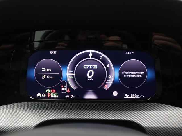 Volkswagen GOLF 1.5 eHybrid GTE 272 PK SOH 100%, Panorama Dak, Head-up Display, Dodehoek Detectie, Keyless, Matrix Led, Stoelverwarming, Trekhaak