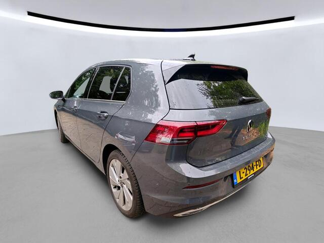 Volkswagen GOLF 1.5 eTSI Style / AUTOMAAT/ MEMORY SEAT/ CLIMA/ PARK. SENSOREN + CAMERA/ NAVI/ LED