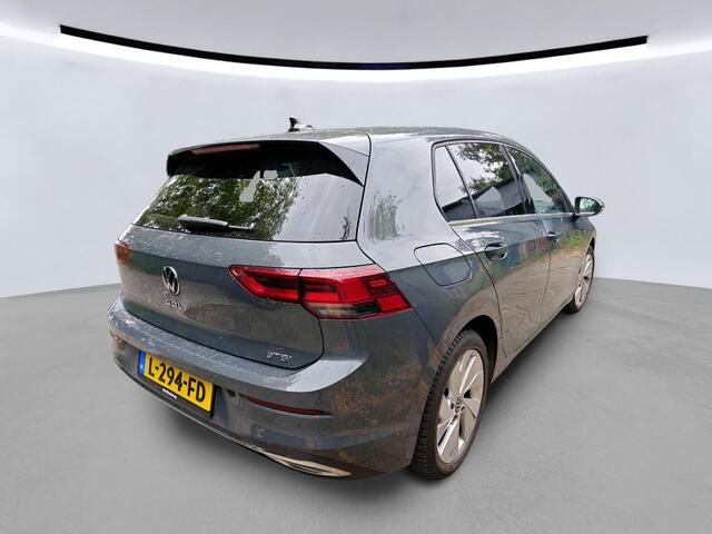 Volkswagen GOLF 1.5 eTSI Style / AUTOMAAT/ MEMORY SEAT/ CLIMA/ PARK. SENSOREN + CAMERA/ NAVI/ LED