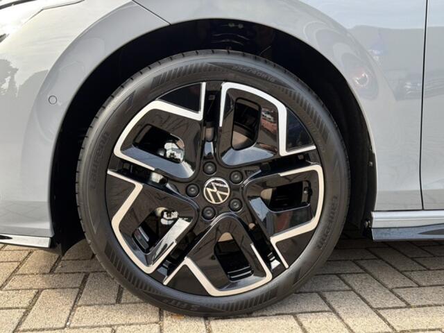 Volkswagen GOLF 1.5 eTSI R-LINE BLACK-STYLE TREKHAAK/360CAM/ELEK-KLEP/ACC/STOELVERW