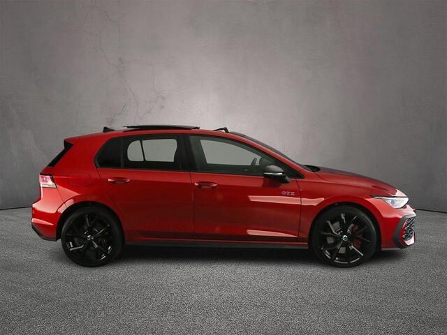 Volkswagen GOLF GTE 1.5 TSI eHybrid 272pk DSG Automaat Trekhaak, Panoramadak, Head up display, Black Style, Adaptive cruise control, Navigatie, LED matrix koplampen, 360 camera