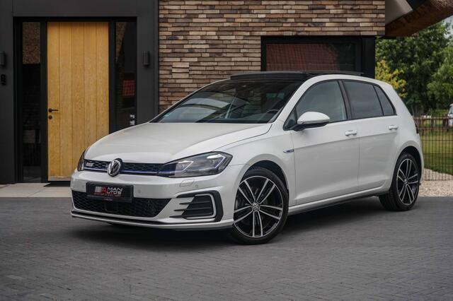 Volkswagen GOLF GTE 7.5 Facelift/Panoramadak/Trkhk/ACC/R-Cam/Parelmoer/87DKM