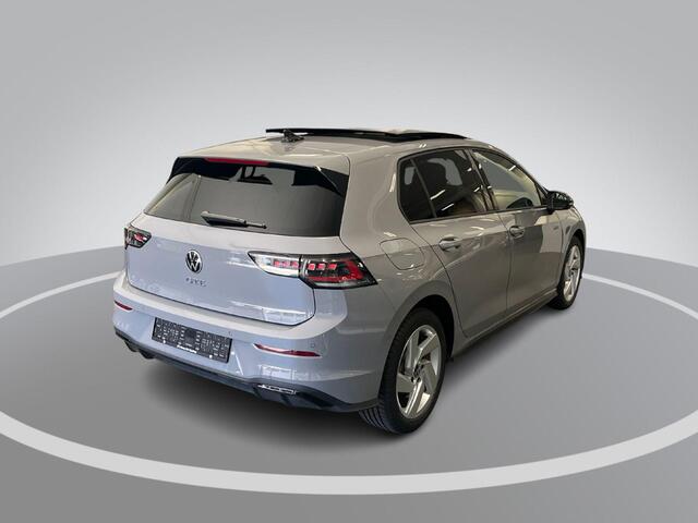Volkswagen GOLF 1.5 272pk DSG eHybrid GTE · Panoramadak · 360 Camera · Dodehoek Detectie · Stoel-& Stuurverwarming · 17'' Inch · Garantie t/m 18-11-2030 of 100.000km