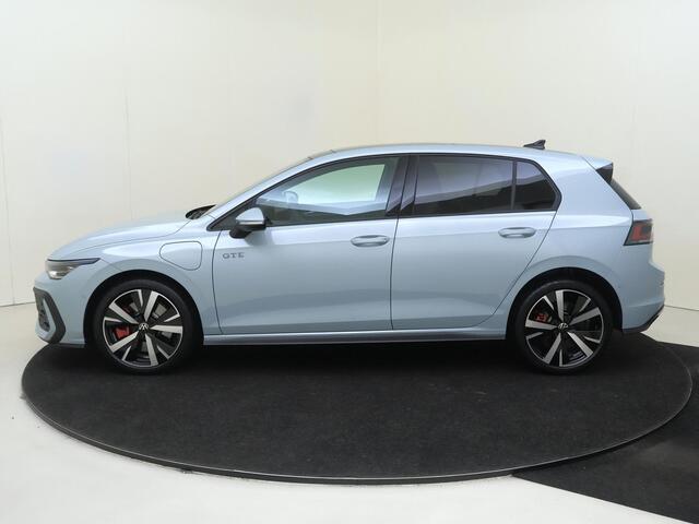 Volkswagen GOLF 1.5 eHybrid GTE | SoH 100% | Panoramadak | Lederen bekleding 'Vienna' | Adaptieve demping | Trekhaak | Head-up display | 360 camera | Stoelventilatie voor | Parkeerassistent |