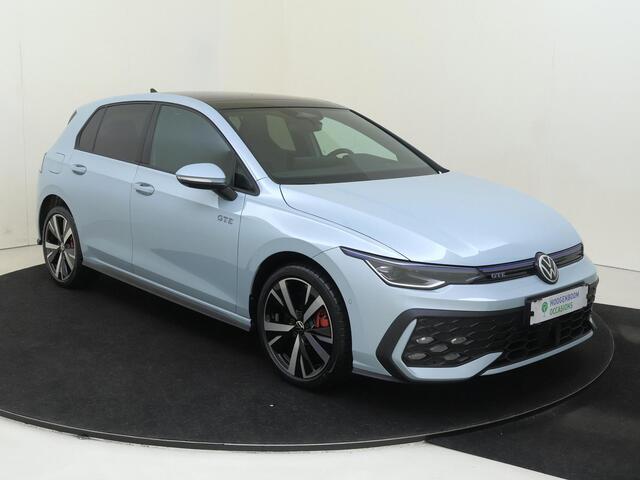 Volkswagen GOLF 1.5 eHybrid GTE | SoH 100% | Panoramadak | Lederen bekleding 'Vienna' | Adaptieve demping | Trekhaak | Head-up display | 360 camera | Stoelventilatie voor | Parkeerassistent |