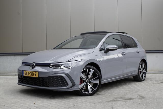 Volkswagen GOLF 1.4 eHybrid GTE | Pano | Heads-up | Keyless entry | Dodehoek detectie |