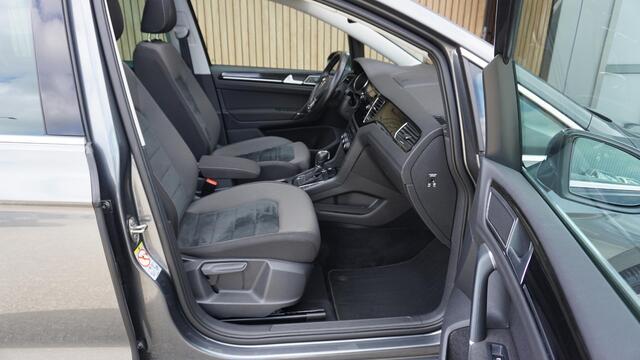 Volkswagen GOLF SPORTSVAN 1.5 TSI 150pk DSG Highline Executive Pano.dak LED Trekhaak Keyless Stoel&Stuurverwarming Standkachel *Complete Golf*