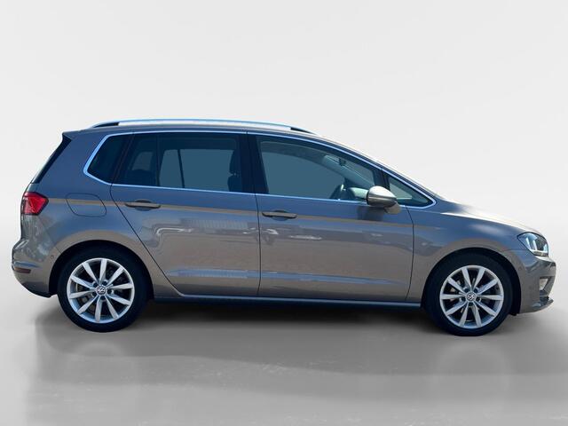 Volkswagen GOLF SPORTSVAN 1.2 TSI Highline | AUTOMAAT | TREKHAAK | CAMERA | NAVI |