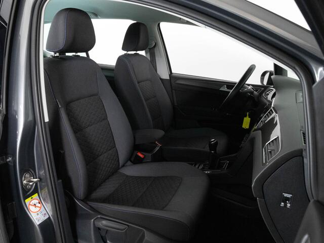 Volkswagen GOLF SPORTSVAN 1.0 TSI 110 PK United | LED | Navigatie | Trekhaak | Stoel & Stuurwielverwarming |