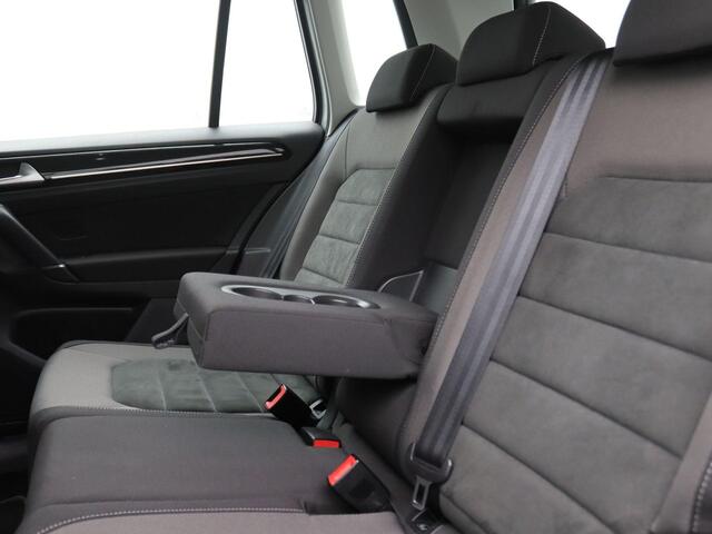 Volkswagen GOLF SPORTSVAN 1.5 TSI ACT Highline Edition 150PK DSG Navigatie, Achteruitrijcamera, Adaptieve Cruise Controle, Dynaudio, Full LED, Stoelverwarming, PDC voor en achter, 17" LM Velgen