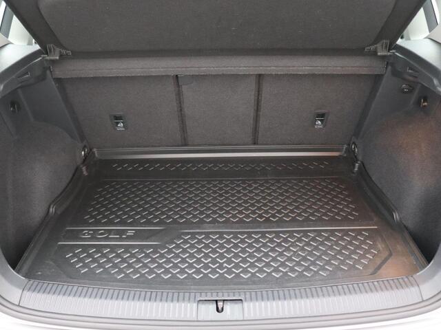 Volkswagen GOLF SPORTSVAN 1.5 TSI ACT Highline Edition 150PK DSG Navigatie, Achteruitrijcamera, Adaptieve Cruise Controle, Dynaudio, Full LED, Stoelverwarming, PDC voor en achter, 17" LM Velgen
