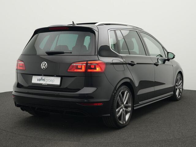 Volkswagen GOLF SPORTSVAN 1.4 TSI 150 pk DSG Highline | Panoramadak | Trekhaak | Leder/alcantara | Achteruitrijcamera | Stoelverwarming