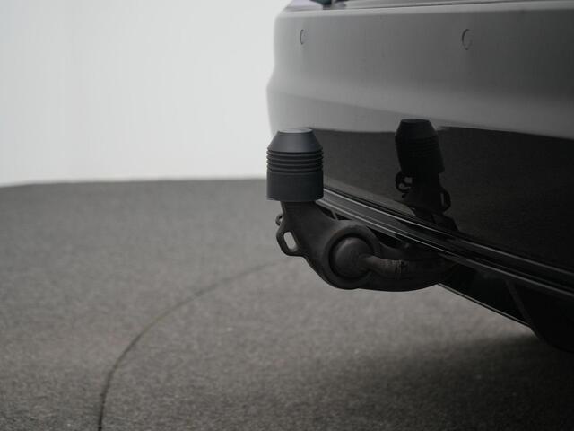 Volkswagen GOLF SPORTSVAN 1.4 TSI 150 pk DSG Highline | Panoramadak | Trekhaak | Leder/alcantara | Achteruitrijcamera | Stoelverwarming