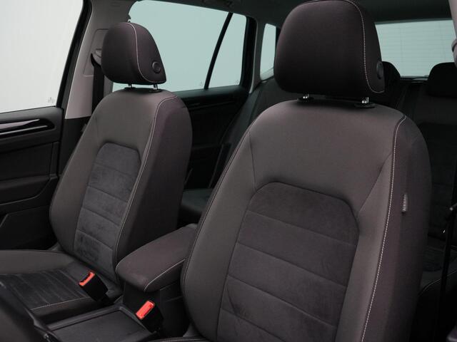 Volkswagen GOLF SPORTSVAN 1.4 TSI 150 pk DSG Highline | Panoramadak | Trekhaak | Achteruitrijcamera | Navigatie | Stoelverwarming
