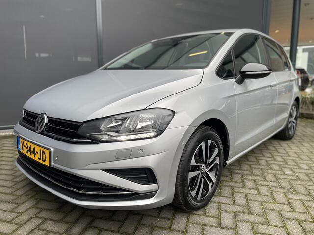 Volkswagen GOLF SPORTSVAN 1.5 TSI ACT Comfortline Airco - Cruise control - Navigatiesysteem - Parkeersensoren voor en achter - Trekhaak - Voorstoelen verwarmd - Licht metalen velgen 16 inch - Radio - Start/stop systeem - Stuur leder - Stuur