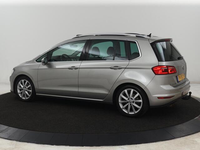 Volkswagen GOLF SPORTSVAN 1.4 TSI Highline | Panoramadak | Stoelverwarming | Trekhaak | Camera | Adaptive cruise | Climate control | Massage | Bluetooth