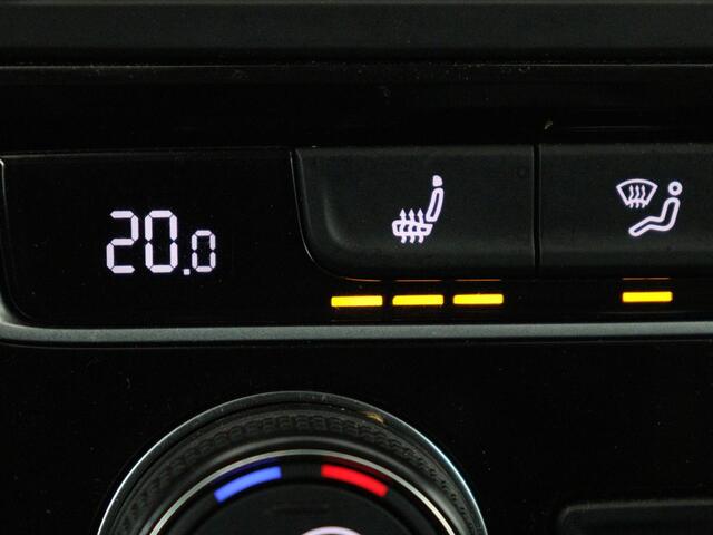 Volkswagen GOLF SPORTSVAN 1.4 TSI Highline | Panoramadak | Stoelverwarming | Trekhaak | Camera | Adaptive cruise | Climate control | Massage | Bluetooth