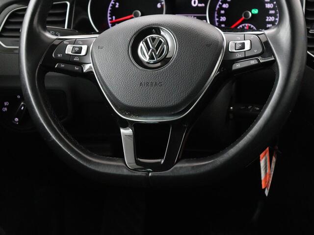 Volkswagen GOLF SPORTSVAN 1.4 TSI Highline | Panoramadak | Stoelverwarming | Trekhaak | Camera | Adaptive cruise | Climate control | Massage | Bluetooth