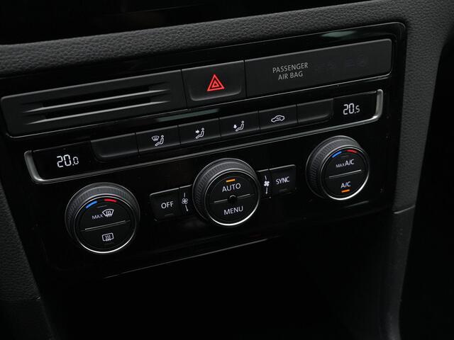 Volkswagen GOLF SPORTSVAN 1.2 TSI 110 pk Highline | 1e eigenaar | Trekhaak | Achteruitrijcamera | Navigatie | Alcantara | Carplay