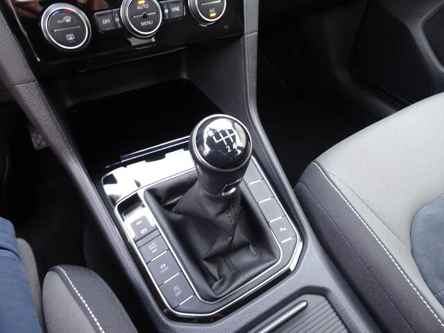 Volkswagen GOLF SPORTSVAN 1.4 TSI Connected Series Automatische airco, navigatie, trekhaak, cruise controle, parkeersensoren, trekhaak, enz.