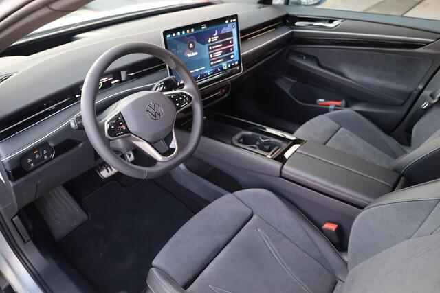 Volkswagen ID ID.7 Tourer Pro S Business 86 kWh 286PK / 210kW, Warmtepomp, LED Matrix (IQ.Lights), dodehoeksensor (side assist), voorstoelen verwarmbaar, stuurwiel verwarmbaar, travel assist (rij-assistent), adaptieve cruise control (acc), elektrisch verstelbare ErgoAc