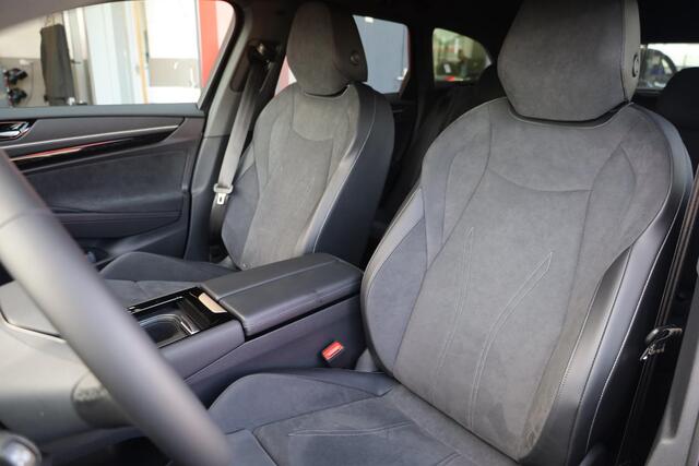 Volkswagen ID ID.7 Tourer Pro S Business 86 kWh 286PK / 210kW, Warmtepomp, LED Matrix (IQ.Lights), dodehoeksensor (side assist), voorstoelen verwarmbaar, stuurwiel verwarmbaar, travel assist (rij-assistent), adaptieve cruise control (acc), elektrisch verstelbare ErgoAc