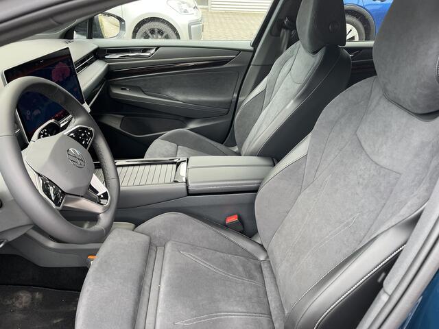 Volkswagen ID ID.7 Tourer Pro Limited Edition Black 77 kWh Navigatie / 360 graden camera / Trekhaak inklapbaar / Voorstoelen met massageprogramma's Rijdende demo, graag bezichtigen op afspraak