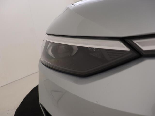 Volkswagen ID ID.7 Tourer Pro Limited Edition | Achterbank in ongelijke delen neerklapbaar incl. middenarmsteun en doorlaadmogelijkheid | Afstandscontrolesysteem (Front Assist), met voetgangers- en fietsersherkenning | Airconditioning automatisch, 2-zone (Climatronic)