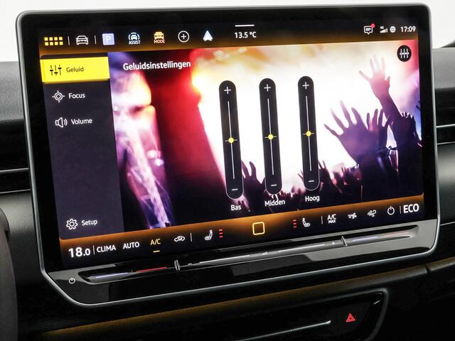 Volkswagen ID ID.7 Limited Edition 77 kWh accu 286 PK PRIVATE LEASE VANAF ¤499P/M · Achteruitrijcamera · Sfeerverlichting · Stuurwiel multifunctioneel · Voorraad OUTLET · Prijs is inclusief inruilpremie ·