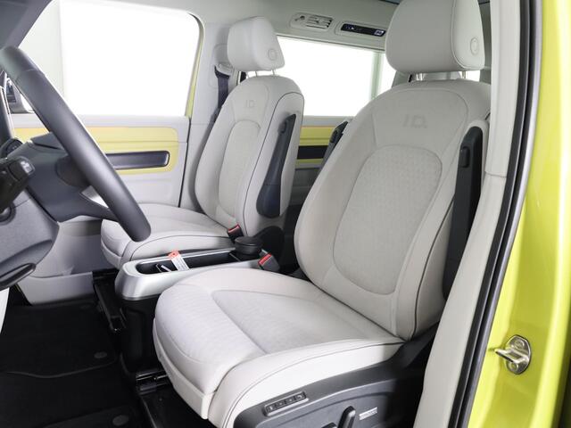 Volkswagen ID. Buzz Pro 86 kWh LWB 7p. 286 pk | SoH 96,36% |Navigatie | Panoramadak | Trekhaak (wegklapbaar) | Parkeersensoren (Park assist) | Rondomzicht camera | Elektr. schuifdeuren | Stoelverwarming |