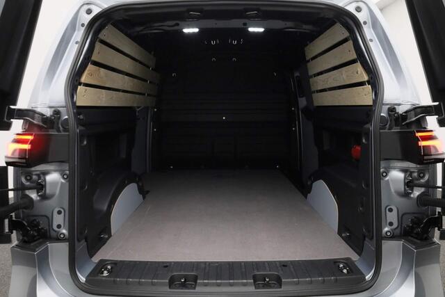 Volkswagen ID. Buzz Cargo 77 kWh 204PK | Trekhaak | 3-zits | Stoelverwarming | Camera | Standkachel | ACC | Apple Carplay / Android Auto
