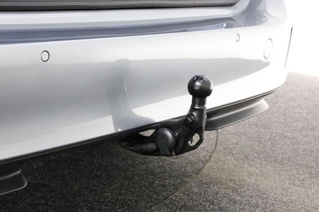 Volkswagen ID. Buzz Cargo Bulli Edition 286pk | Camera | Trekhaak | Stoelverwarming | Side Assist | 19 inch