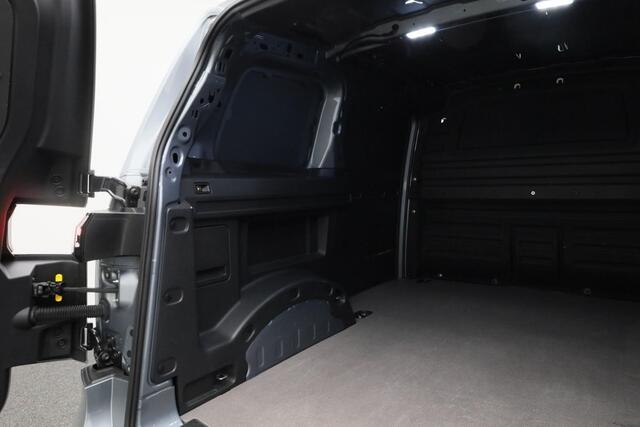 Volkswagen ID. Buzz Cargo 77 kWh 204PK | Trekhaak | 3-zits | Camera | Stoelverwarming | ACC | Verwarmbare voorruit