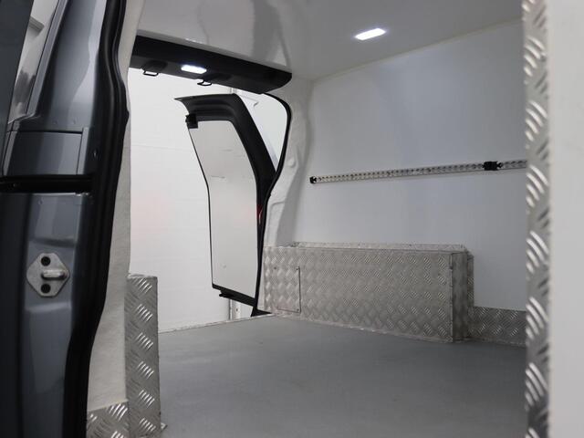 Volkswagen ID. Buzz Cargo Economy Business 77 kWh 204PK Aut. SOH 97%, Thermo King Vriesinstallatie, Travel Assist, PDC voor + achter, Voorruitverwarming, Best.stoel verwarmd, Achterdeuren, Navi via apple carplay/android auto