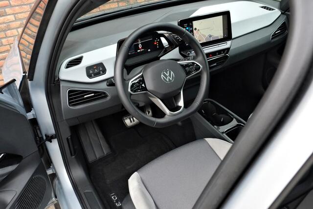 Volkswagen ID.3 First Plus 58 kWh Panoramadak, ACC, Achteruitrijcamera, Matrix LED, Stoelverwarming