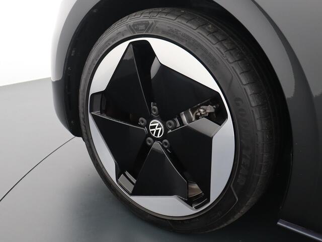 Volkswagen ID.3 First Max 58 kWh Panorama dak | 20" LMV | 8% bijtelling | Camera | Trekhaak | IQ Light