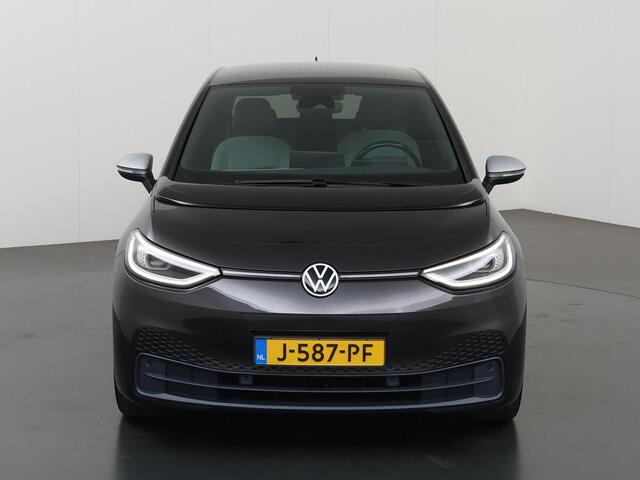 Volkswagen ID.3 First Plus 58 kWh | Navigatie | Parkeercamera | Stoelverwarming | Keyless Go | Apple CarPlay | LED | Verkeersbordherkenning | Stuurverwarming | Adaptieve Cruise Control | IQ Licht |