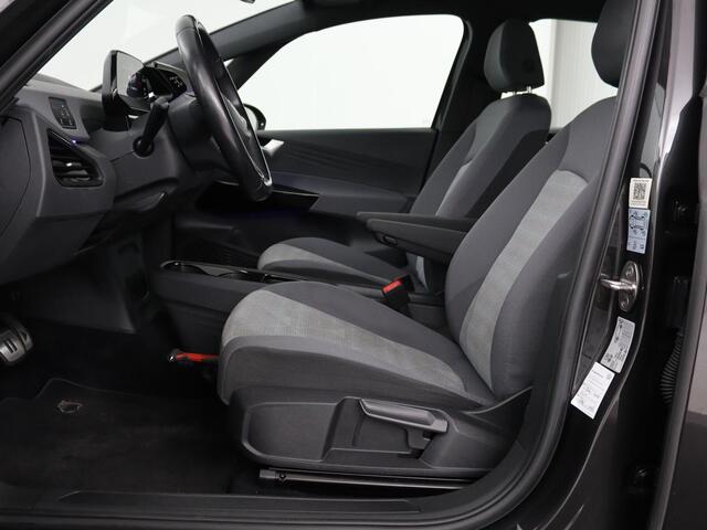 Volkswagen ID.3 First 58 kWh | Stoelverwarming | Camera | Adaptive cruise | Carplay | Navigatie | PDC | Climate control | Sfeerverlichting | LMV 18 inch