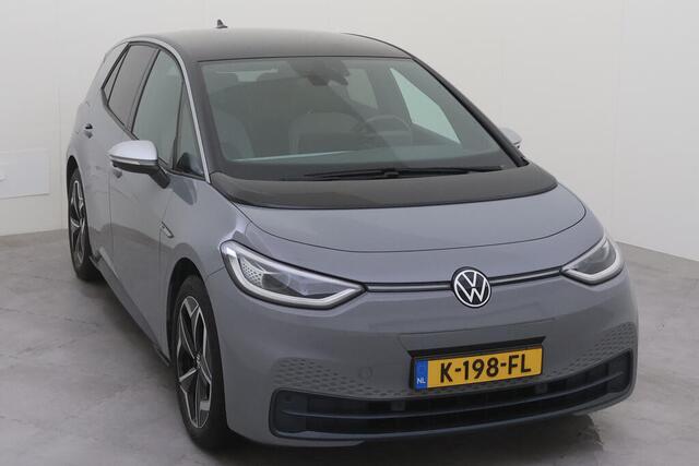Volkswagen ID.3 First Plus 58 kWh / Navigatie / LED / Camera / Parkeersensoren V+A / Afneembare trekhaak / App connect