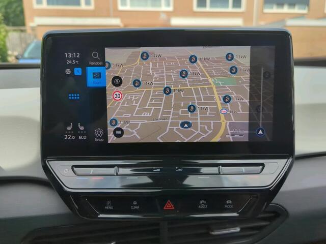 Volkswagen ID.3 First Plus 58 kWh / Navigatie / LED / Camera / Parkeersensoren V+A / Afneembare trekhaak / App connect