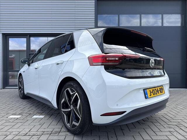 Volkswagen ID.3 First Plus 58 kWh ?SOH 94.3% ?Matrix LED ?Full LED ?Alcantara ?Sfeerverlichting ?Navigatie ?Camera ?Trekhaak ?Lichtmetaal 19" ?Parkeersensoren