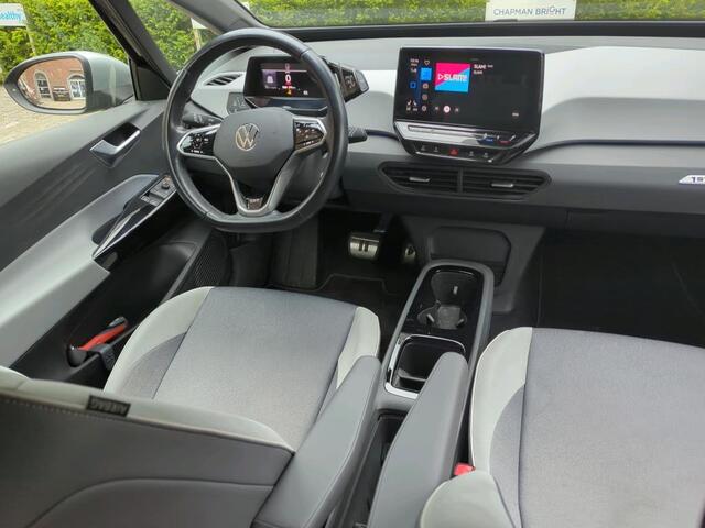 Volkswagen ID.3 First Plus 58 kWh 204pk / LED / Navigatie / Camera / Donker Glas / 19" LMV