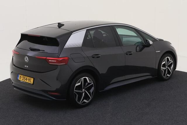 Volkswagen ID.3 First Plus 58 kWh 204pk / LED / Navigatie / Camera / Donker Glas / 19" LMV